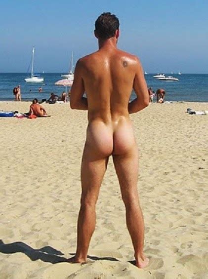 Hombres Al Desnudo En La Playa