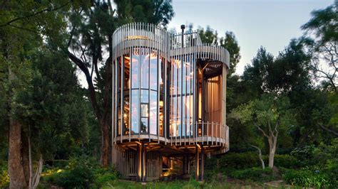 Check Out This Beautiful Luxury Tree House Hidden Away In An