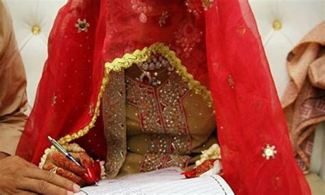لڑکیوں کے لیے شادی کی عمر 18 سال کرنے کی قرارداد جمع