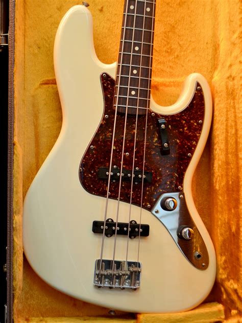 Just Guitars Australia Fender Jazz Bass American Vintage Series 62 Reissue Olympic White