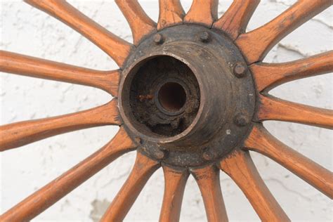 Antique 36 Diameter Wood And Cast Iron Wagon Wheel Rustic Farm Décor 16