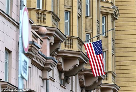 Us Embassy In Moscow Cuts Visa Services Daily Mail Online