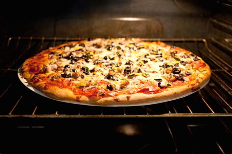 7 Ways To Cook Pizza Using Only Electric Appliances 2023 Guide