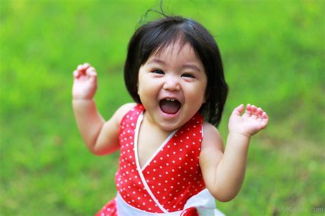 Cute Baby Girl Pictures With Smile