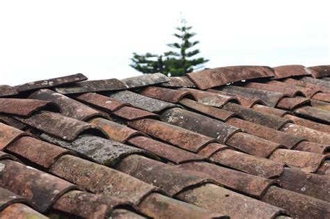Here is a quick list of things to look for with different types of roofing. How Much Does a 2000 Sq Foot Roof Replacement Cost? | 5 ...