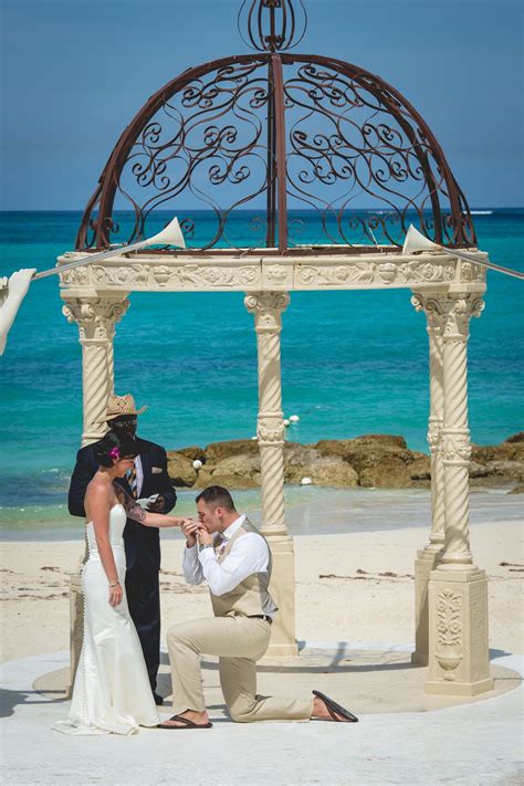 elopement ceremony at sandals royal bahamian