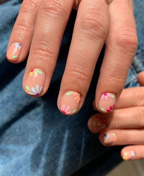 59 Summer Nail Colours And Design Inspo For 2021 Shorties Flower 90s