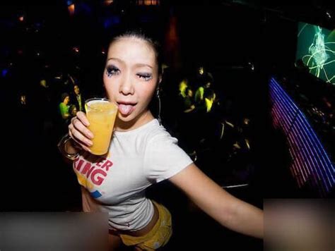 Sexy Girls In Chinese Night Clubs Pics