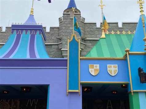 Photos Its A Small World Entrance Sign Returns Along With A