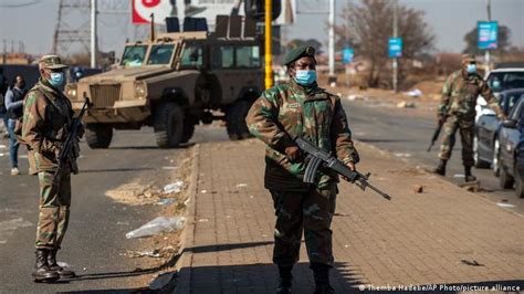 South Africa Will Deploy 25000 Troops To Help Quell Unrest Dw Learn