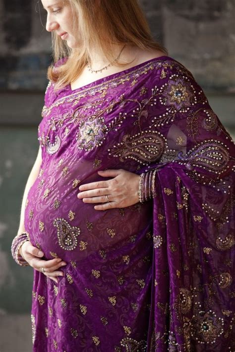 pregnancy fashion tips on wearing a saree during pregnancy