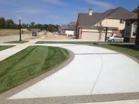 Driveway With Exposed Aggregate Border Front Yard Patio Driveway