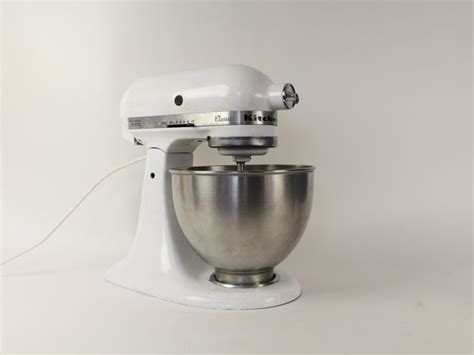 I have owned a kitchenaid artisan stand mixer with a twisting lock bowl for about 3 years. KitchenAid Classic Mixer K45SSWH Troubleshooting - iFixit