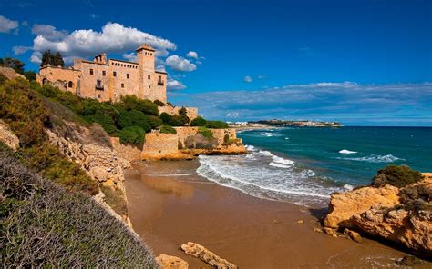 Tarragona Costa Dorada Katalonien Spanien Schloss Meer Felsen