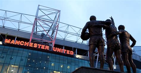 Contact manchester united wallpapers matches on messenger. Manchester United open Old Trafford for vaccination ...