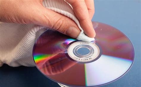 Ø cara ngerawat kepingan cd/vcd/dvd ø simpan kepingan cd/vcd/dvd ditempat yang aman dan terhindar dari kemungkinan tergores. Cara Membersihkan Lensa Kacamata yang Kotor dengan Benar