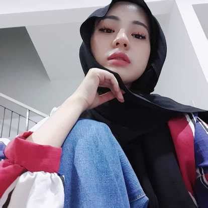 Cewek Berhijab Cantik Selfie Di Tempat Wisata. / Kisah Anggi Hijab Traveler Dari Bangka - Di ...