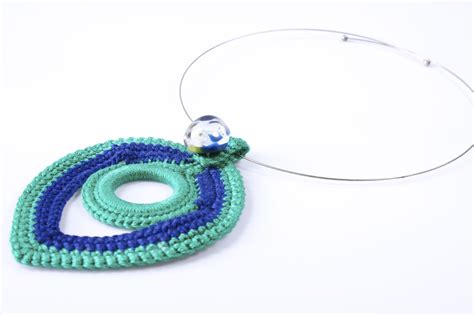 crocheted leaf necklace bewool collar de hoja en ganchillo de bewool knit jewelry tatting