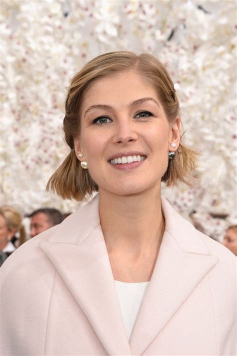 21 Times Rosamund Pike Proved That Short Hair Is A Work Of Art Short