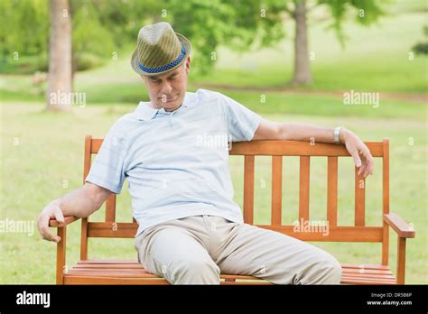 Sleeping On Park Bench Hi Res Stock Photography And Images Alamy