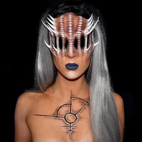20 Stupendous Body Paint Costumes For Halloween TWBLOWMYMIND