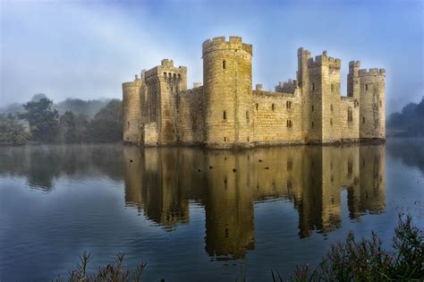 Bodiam Castle Building Castle England Lake Reflection Wallpaper