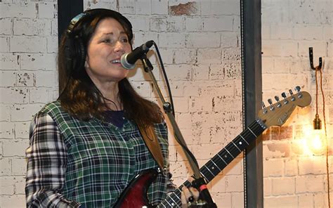 The Breeders Performed Live On Bbc Radio 6 Music And You Dont Need To