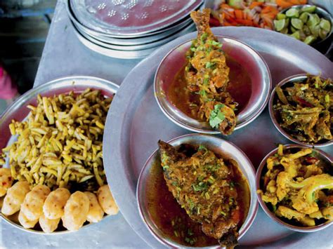 Street Food In Kolkata | Kolkata's Most Iconic Street Eats And Where To
