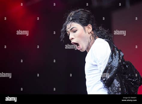 London Uk 21 June 2015 Stars From The Hit Michael Jackson Musical