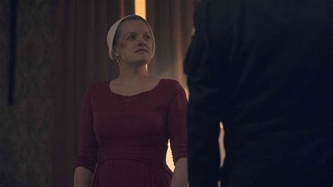The Handmaids Tale What Elisabeth Moss Ann Dowd And Others Want To