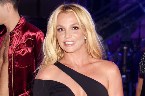 This Is What Britney Spears Looks Like Unglammed And Makeup Free