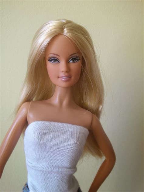 Berbeluchy Barbie Basics Model No 11 — Collection 002