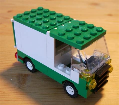 Step by step guide on how to build a minifigure scale peterbilt / kenworth style classic truck free instructional video. Delivery Truck downloadable LEGO building instructions ...