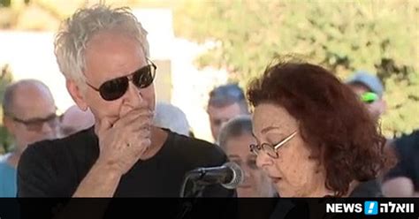יצירתו, הן במסגרת שיתופי פעולה עם אמנים אחרים בתחילת דרכו והן לאחר מכן כסולן, השפיעה רבות על המוזיקה הפופולרית בישראל. רוני פיטרסון הובא למנוחות, שלום חנוך ספד לו - וואלה! תרבות