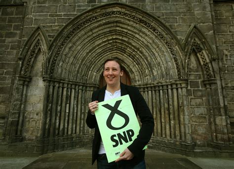 민감하고 화난 피부에 시카트리오와 3중히알루론산 처방. SNP MP Mhairi Black says the teenage backing for SNP in ...