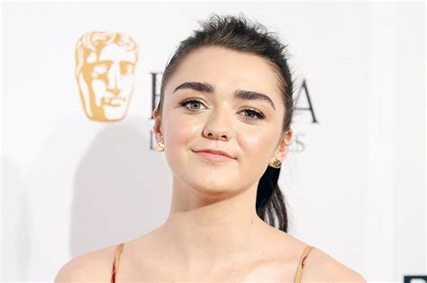 Lets All Stare At Maisie Williams Perfectly Dramatic Bangs At The