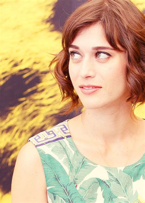 Lizzy Caplan Cool Hairstyles Pin Hair Celebrity Music