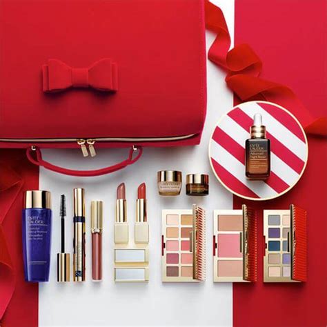 Estée Lauder 32 Beauty Essentials T Set Featuring A Full Size