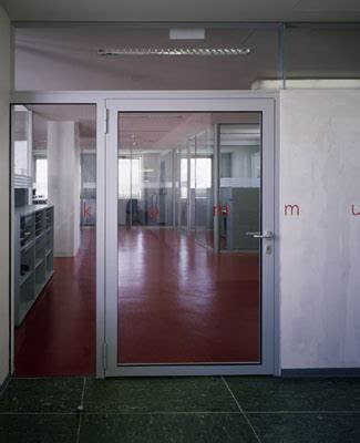 „es ist schade, dass die vertretungen der beschäftigten nicht zum tourismusgipfel. AK Wien Kultur : Gestaltung Eingangsbereich 2002