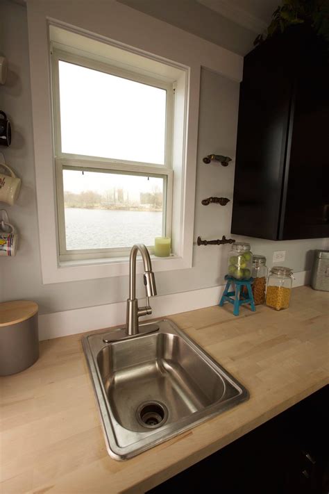 Tiny house builders have sprung up all over the country to offer their expertise and knowledge so you can watch your perfect tiny home go from a dream to a reality. Tiny House Notarosa par Titan Home Builder - Tiny House France