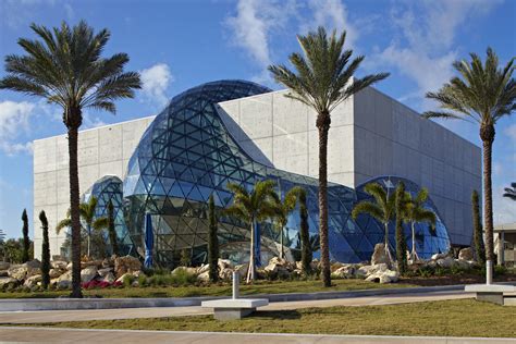 Quick Guide The Dali Museum In St Petersburg Florida Carrie On Travel