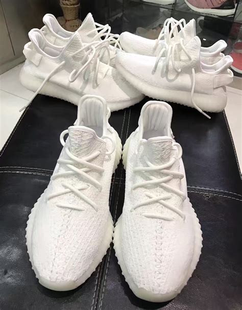 Yeezy Boost 350 V2 Cream White穿搭 Julie Parker