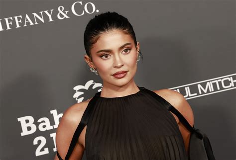 Kylie Jenner Kim Kardashian Plan To Re Buy Stakes Of Cosmetics Brand They Sold To Coty Report