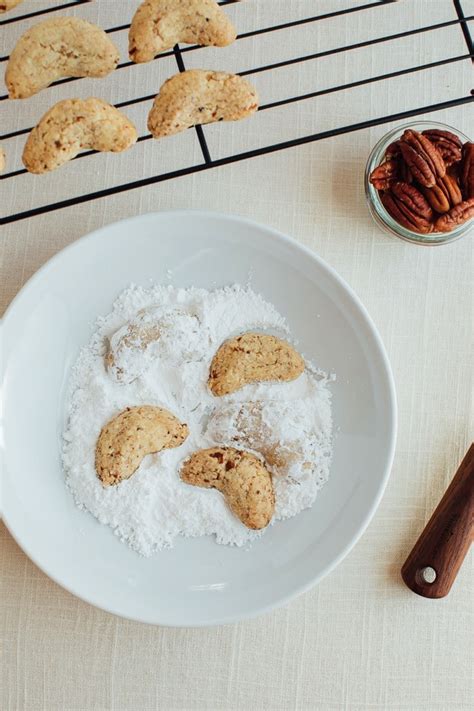 It takes less than half an hour to make these delicious gluten free, dairy free cookies! Gluten-Free Almond Flour Crescent Cookies | Eating Bird Food