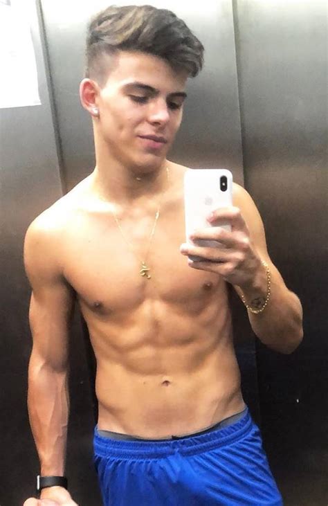 Fotos De Thomaz Costa Pelado Mostrando A Rola Famosos Nus