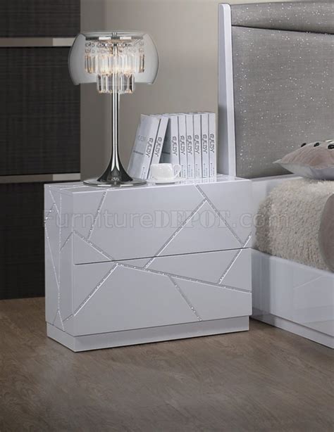 Pandora Bedroom 5pc Set In White By Global Wupholstered Bed