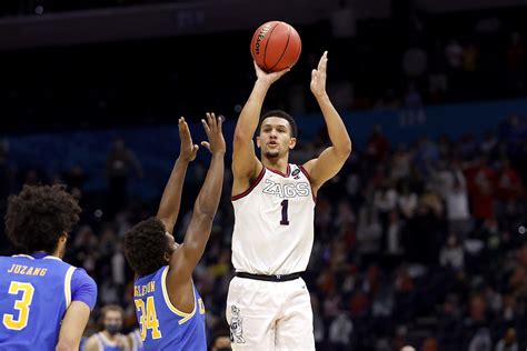 Analysis suggs scored 13 of his 18 points in the first half. Jalen Suggs Danced With Paige Bueckers Before Playing in 'the Big Dance,' a/k/a the NCAA Tournament