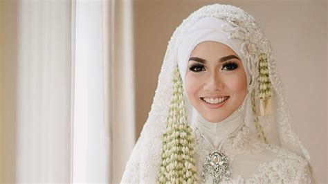 05 mar, 2021 post a comment. Rias Pengantin Jawa Sarat Makna, Kini Dapat Dipadukan Dengan Hijab - GitaCinta.com