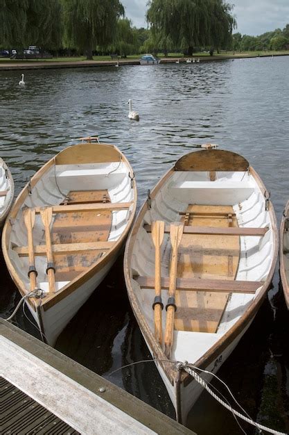 Premium Photo Rowing Boat On River In Stratford Upon Avon England Uk