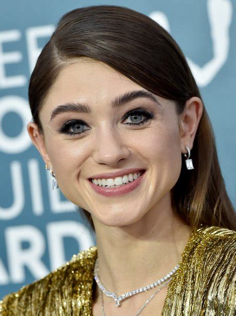 What Is Natalia Dyer Net Worth Natalia Dyer Age Boyfriend And Net